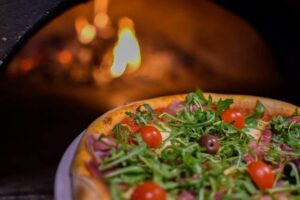 Mikä tekee pizzauunista erinomaisen? Ominaisuudet, joita et halua unohtaa