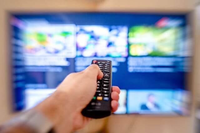 Smart TV vs AI Smart TV – Mitä eroa niillä oikeasti on?